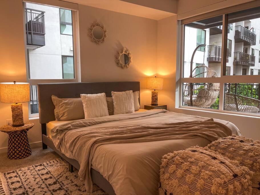 Luxury 1bdr Centrally Located In Hollywood